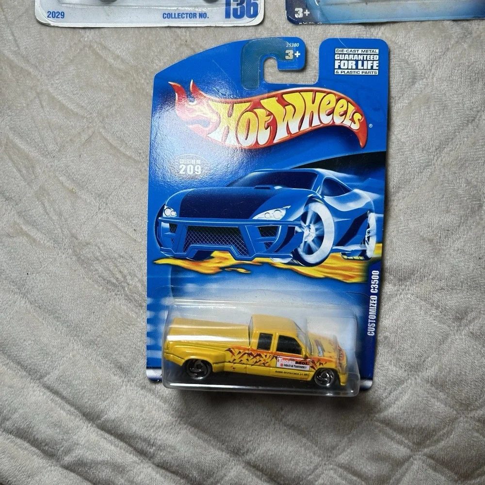 Hot Wheels Set Of 3‎ Trucks NIB Diecast 1:64 #209 #211 #136